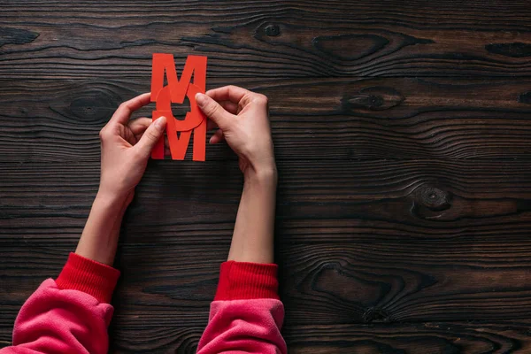 Cropped shot of woman holding mom lettering in hands — Stock Photo