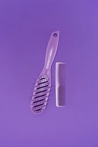 Close up view of purple combs isolated on purple — Stock Photo