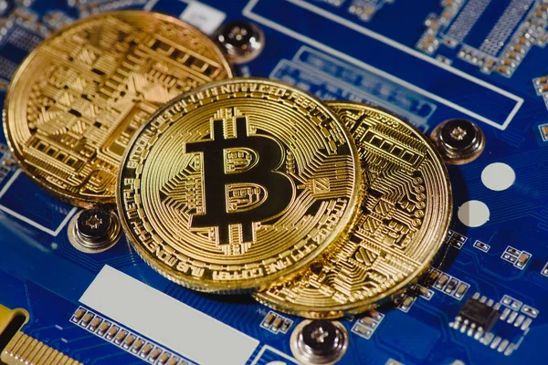 Close up view of arranged golden bitcoins on computer motherboard — Stock Photo