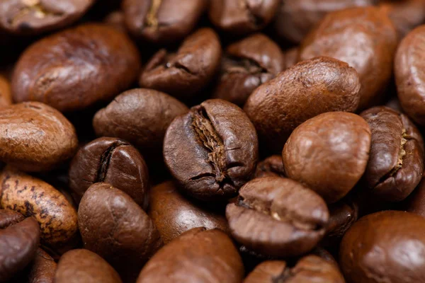 Полный кадр жареный кофе в зернах фон — стоковое фото