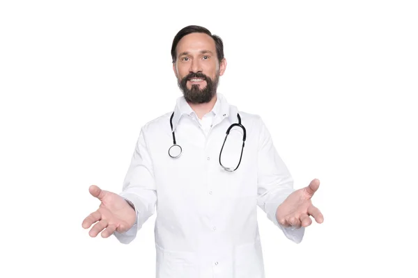 Médecin barbu avec stéthoscope — Photo gratuite