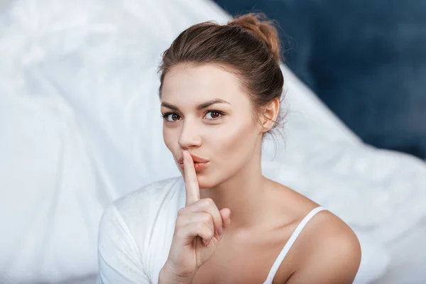 Woman gesturing silence sign — Stock Photo, Image