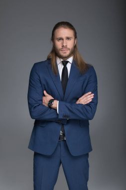 Genç emin beyaz iş adamı