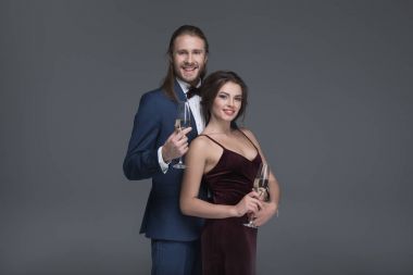 Şampanya ile moda kıyafet akşam içinde çift