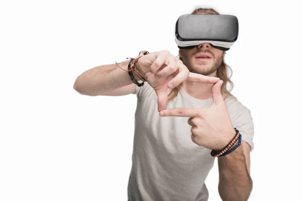 Man using virtual reality headset — Stock Photo, Image