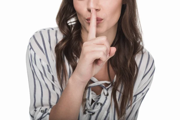 Mujer joven haciendo gestos por el silencio — Foto de Stock