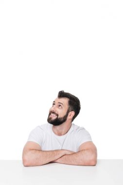 Sakallı yakışıklı genç 