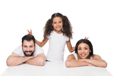 Mutlu çok ırklı aile 