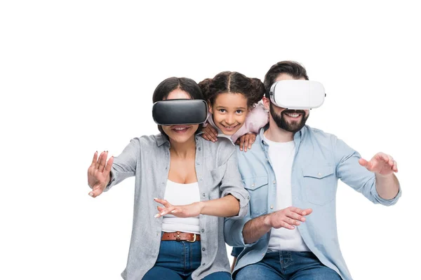Familie in virtuele werkelijkheid hoofdtelefoons — Stockfoto