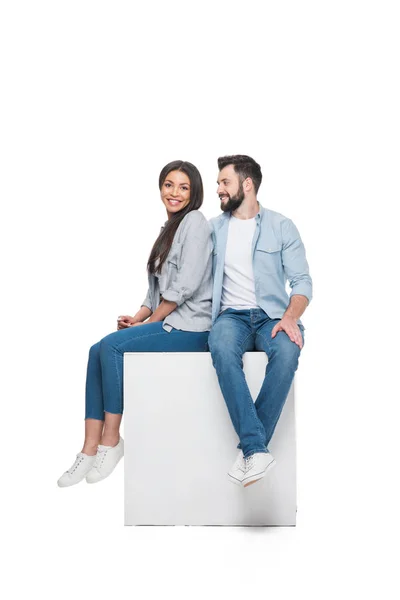 Couple sitting on cube — Stock Photo, Image