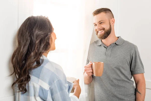 Young couple drinking tea — Stock Photo, Image