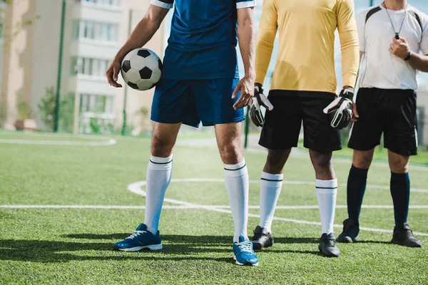 Giocatori di calcio in campo — Foto Stock