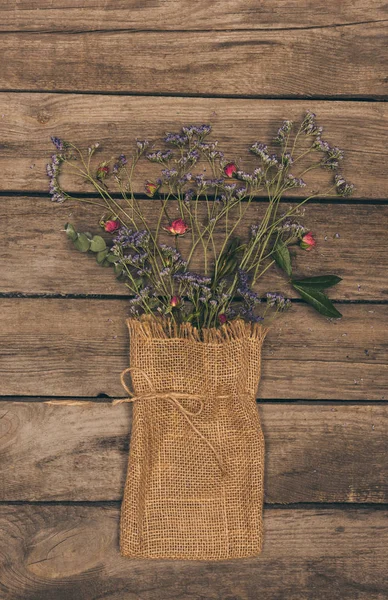 Fleurs sèches dans un sac — Photo