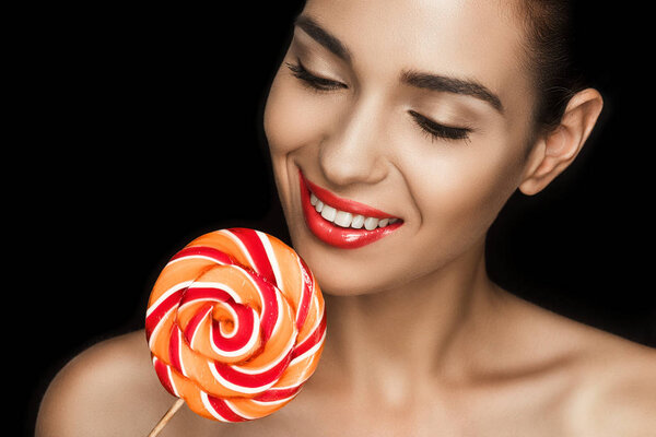 Красивая женщина с леденцом
 