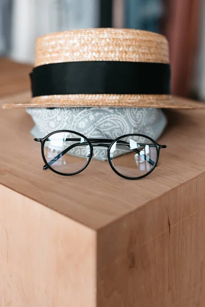 Acessórios elegantes em boutique — Fotografia de Stock