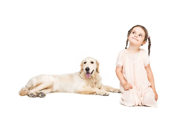 Bedårande flicka med hund — Stockfoto