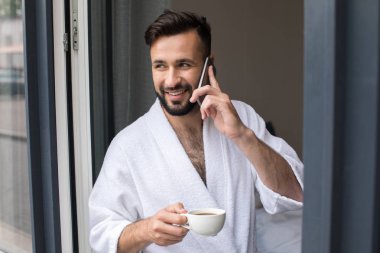 konuşmak smartphone bornoz adam
