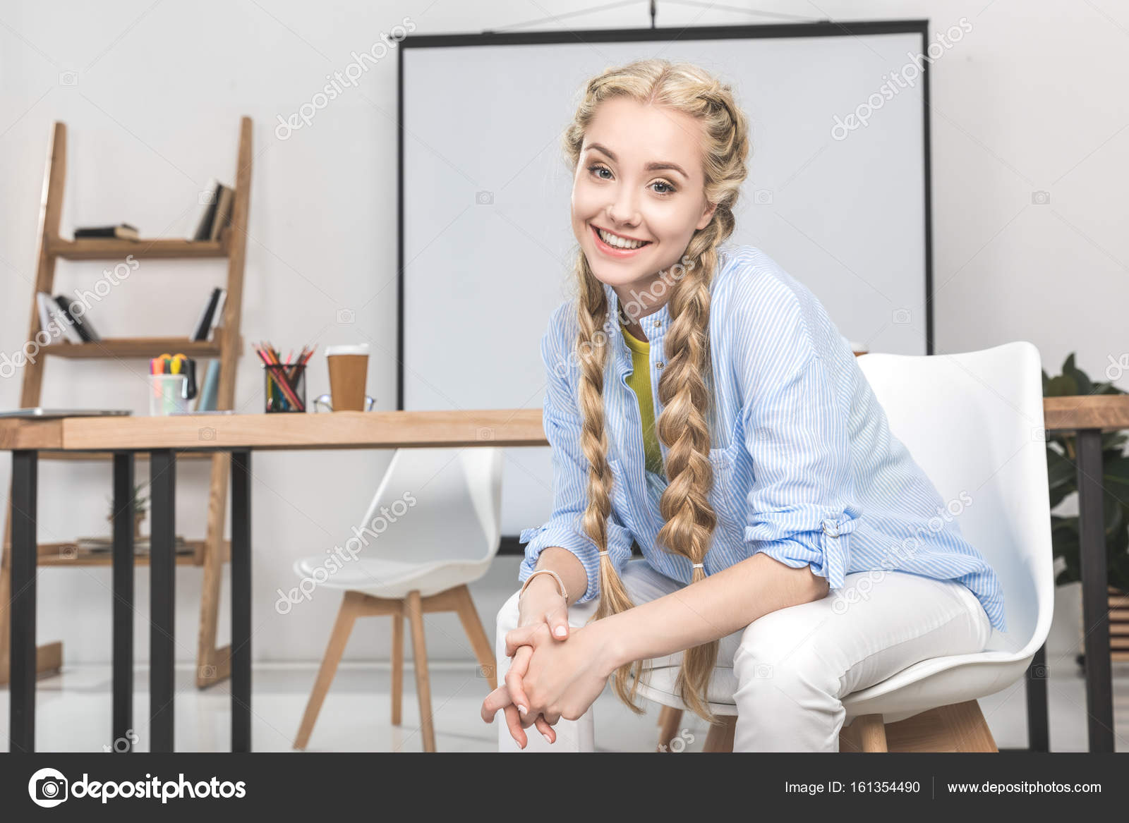 Eindringling Nimmt Teenie Mit Zöpfen Eindringling Nimmt Teenie Mit Zöpfen