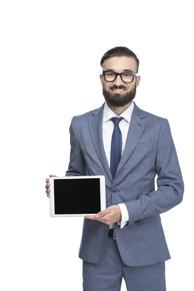 Üzletember bemutató digitális tabletta — Stock Fotó