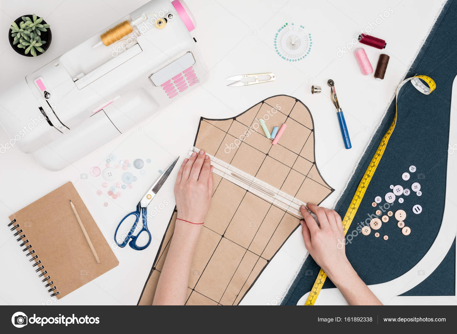 Tailor measuring cutting sheet — Stock Photo © AllaSerebrina 161892338