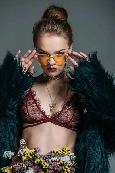 Sensual model in lace bra and sunglasses — Stock Photo, Image