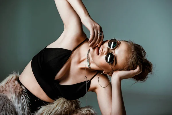 Fashionable girl in sunglasses — Stock Photo, Image