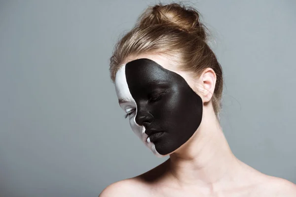 Dziewczyna z ultrafioletowe na twarz — Zdjęcie stockowe