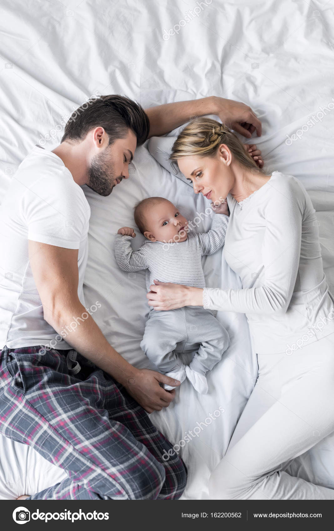 baby in bed with parents
