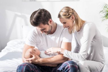 erkek bebek ile anne