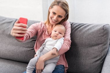 oğluyla anne alarak selfie