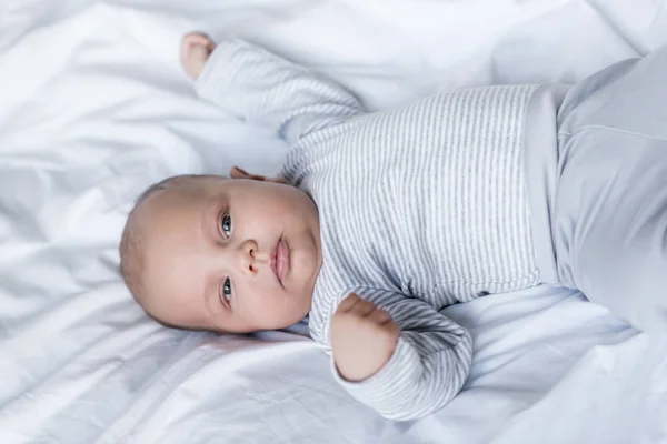 Kleine babyjongen — Stockfoto