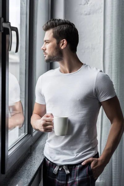 Bonito homem com café — Fotografia de Stock