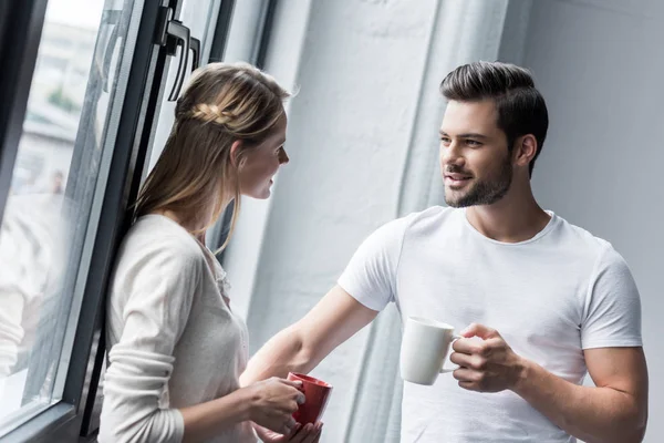 kahve bardakları ile Çift