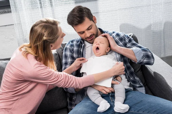 A szülők a baba fiú — Stock Fotó