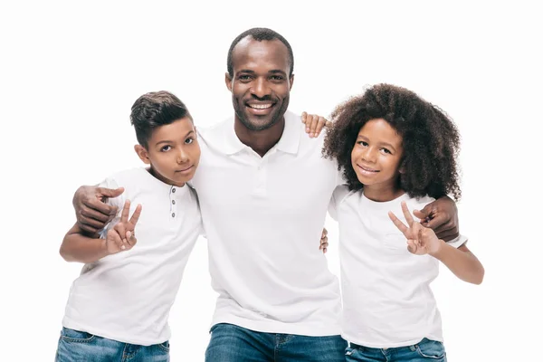 Feliz pai americano africano com crianças — Fotografia de Stock