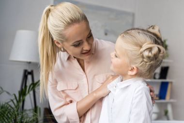 güzel anne ve kızı