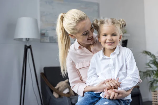 Bela mãe e filha — Fotografia de Stock