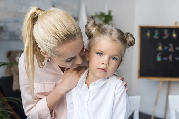 Mooie moeder en dochter — Stockfoto