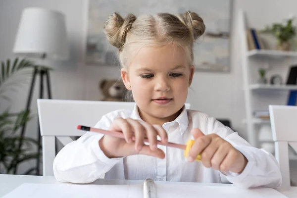 Child sharpening pencil — Stock Photo, Image