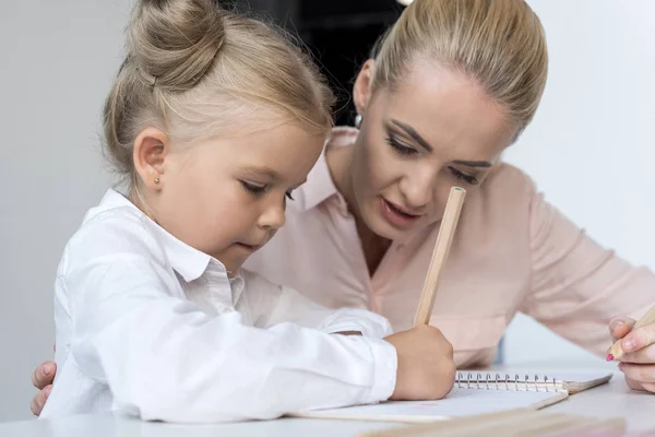 Child drawing with mother — Stock Photo, Image