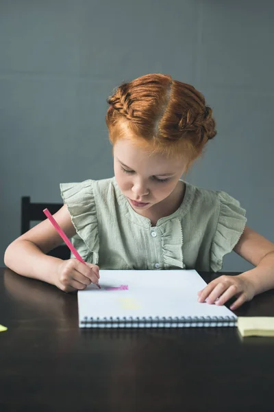 Little girl drawing — Stock Photo, Image