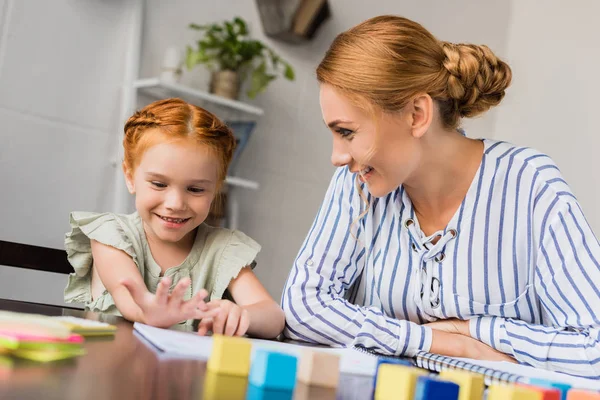 Mother and daughter learning math at home — Stock Photo, Image