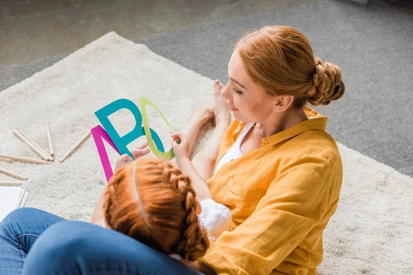 Mother and daughter learning alphabet — Free Stock Photo