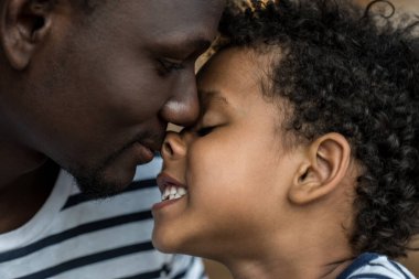 güzel Afro-Amerikan baba ve oğul