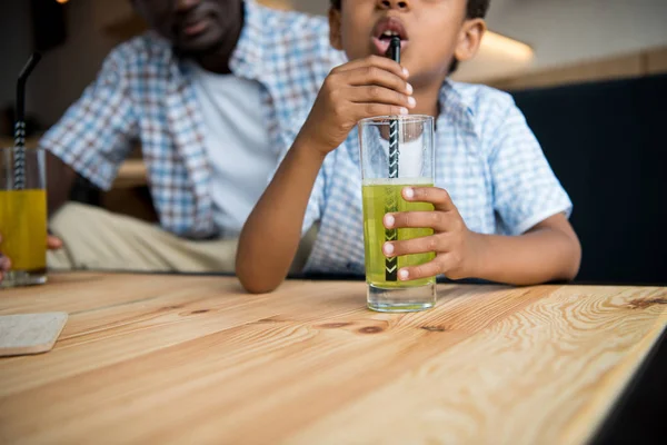 Father and son drinking lemonade — Stock Photo, Image