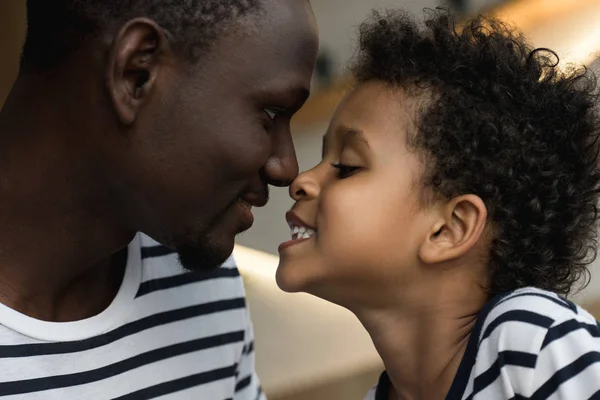 快乐的非洲裔美国父亲和儿子 — 图库照片