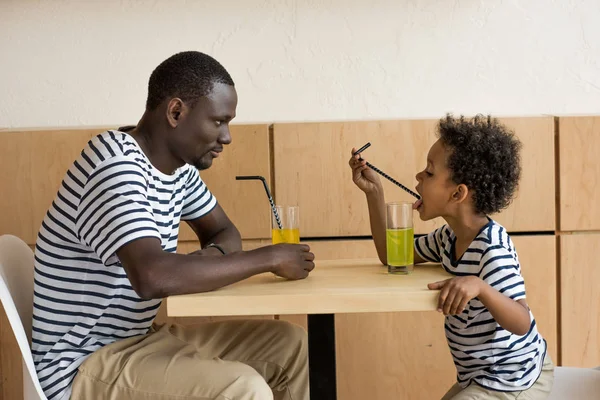 mutlu baba ve oğul Cafe