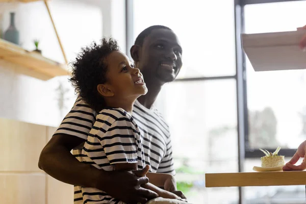 Feliz afroamericano padre e hijo — Foto de Stock