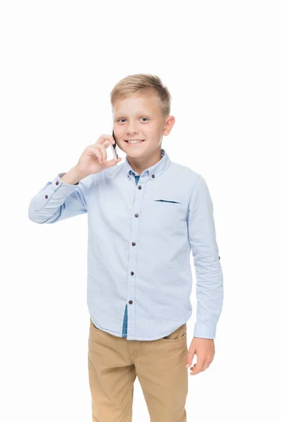 Niño hablando en smartphone — Foto de Stock