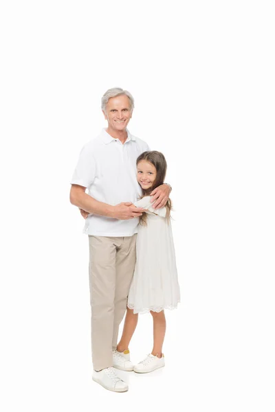 Девушка обнимается с дедушкой — стоковое фото
